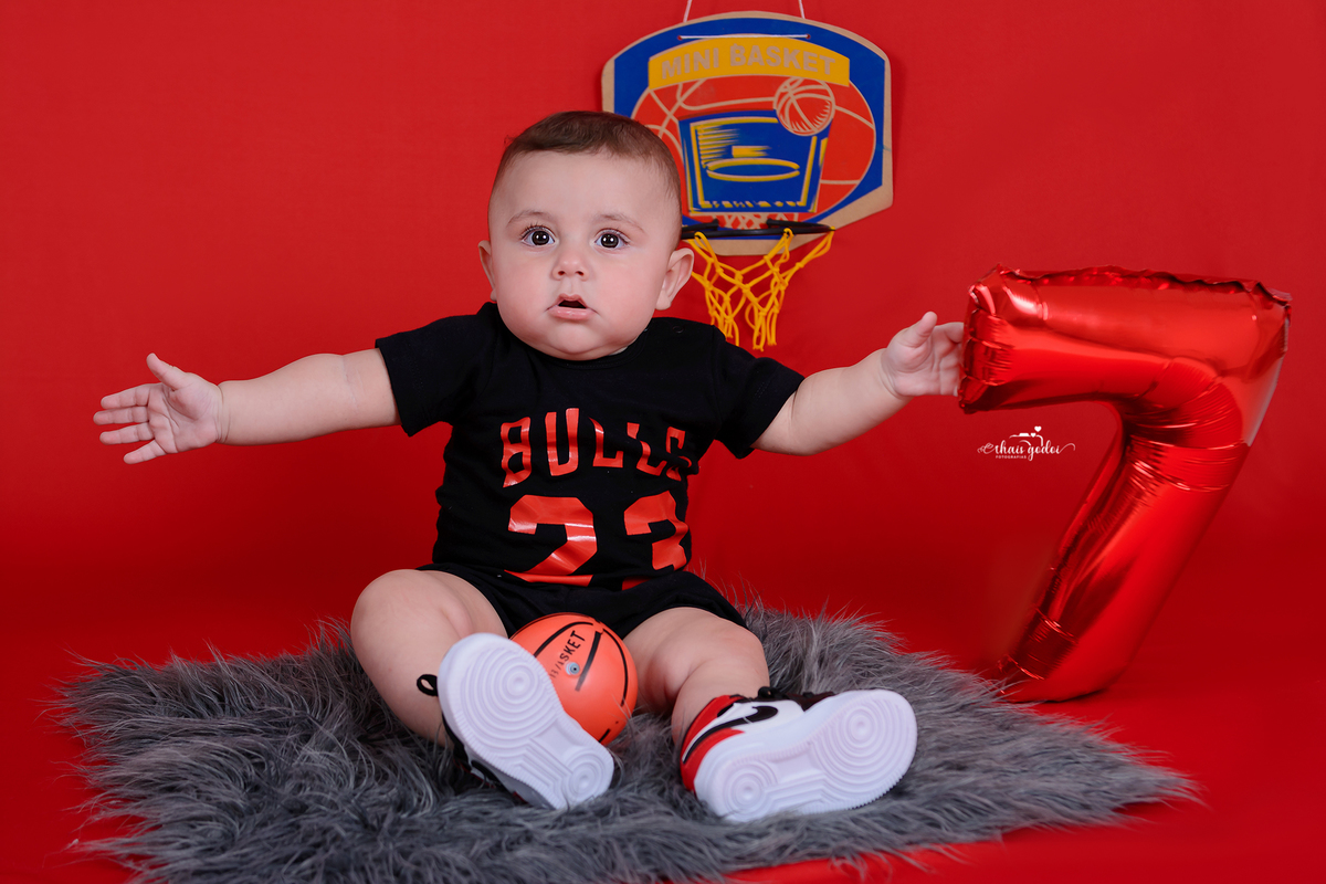 Bebê 7 meses - acompanhamento bebê 7 meses - acompanhamento bebê -ensaio bebê basquete
