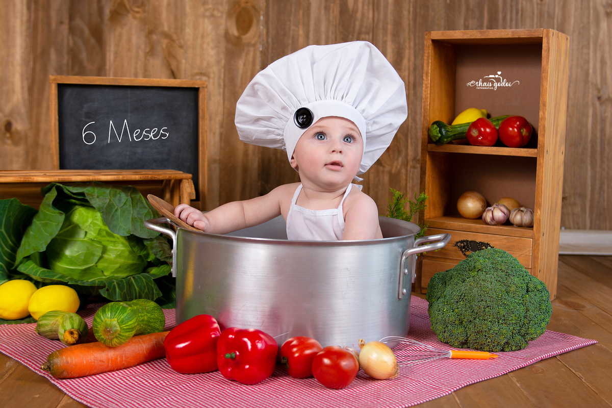 Introdução alimentar do bebê, fotografia infantil, ensaio bebê cozinheiro