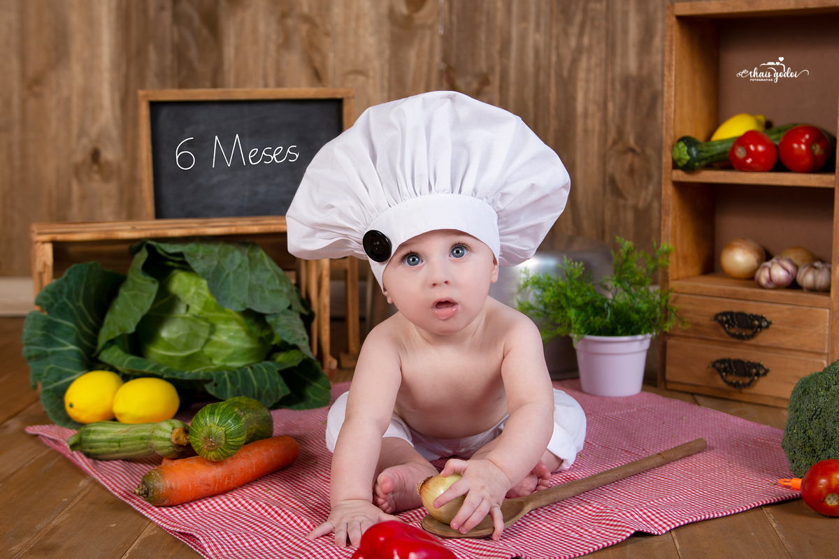 Introdução alimentar do bebê, fotografia infantil, ensaio bebê cozinheiro
