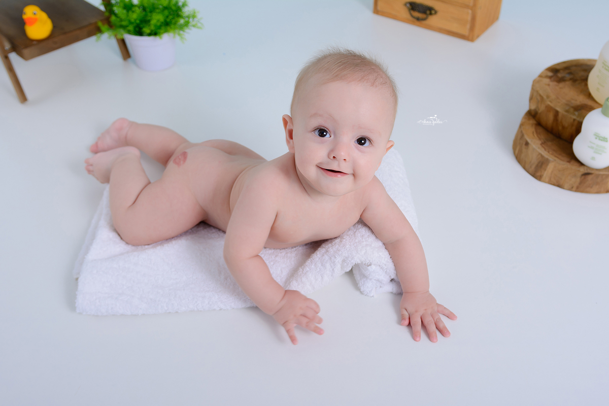 Acompanhamento bebê banho, ensaio infantil menino 7 meses