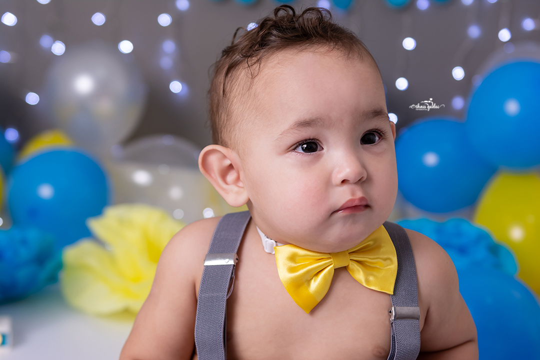 Smash the cake, smash the cake clean, smash the cake menino