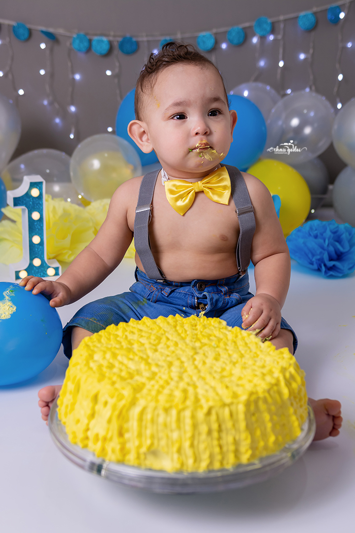 Smash the cake, smash the cake clean, smash the cake menino