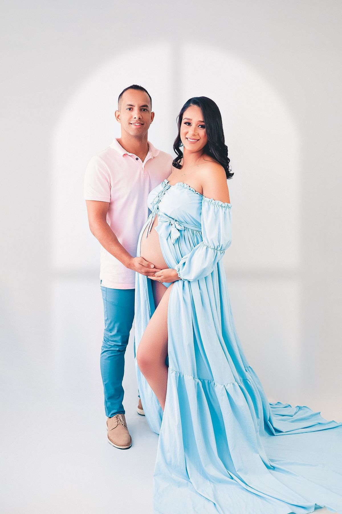 Gestante de Vestido Azul em Studio, em Americana - SP