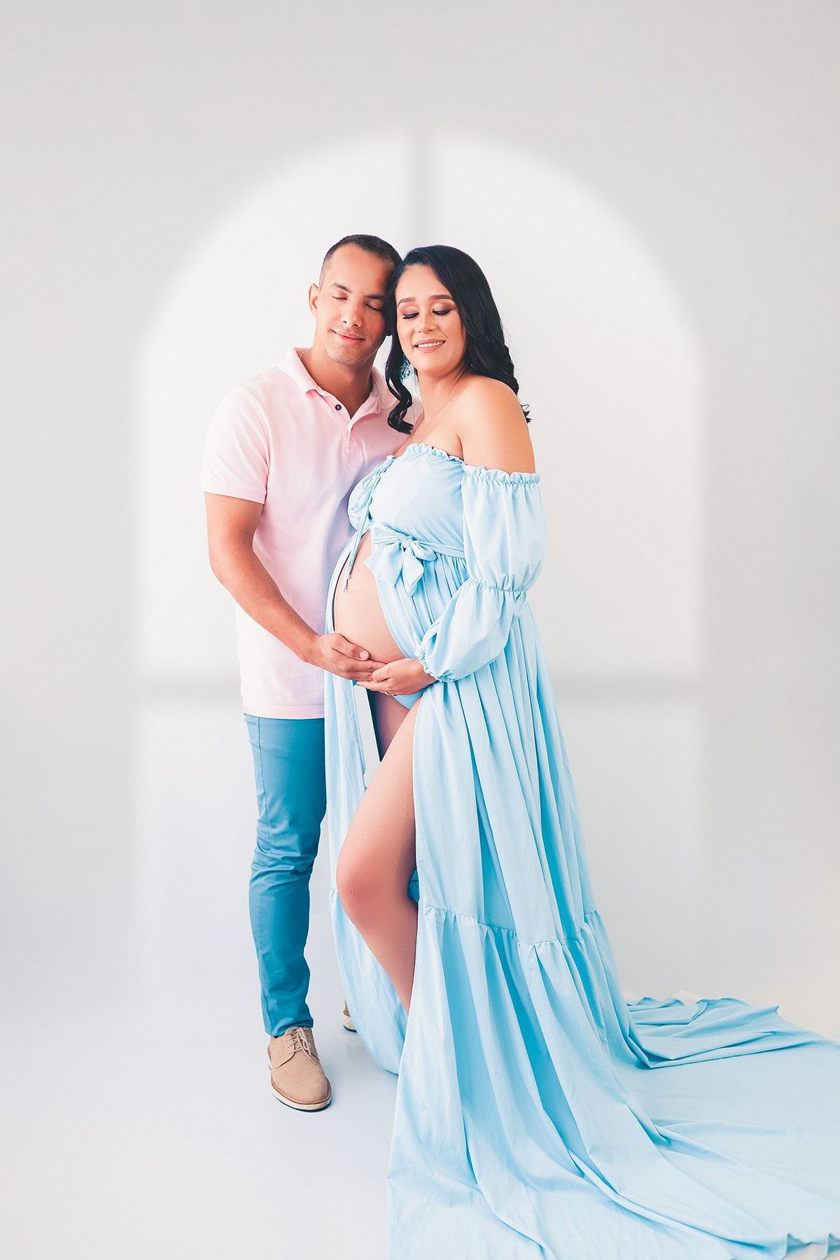 Gestante de Vestido Azul em Studio, em Americana - SP