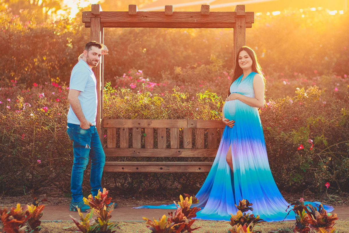 gestante e marido no macena flores  em holambra - sp