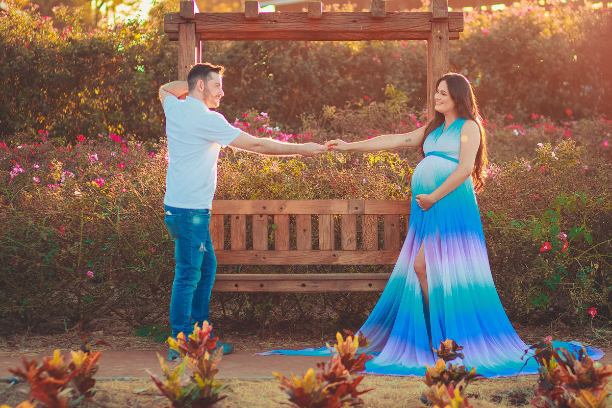 gestante e marido no macena flores  em holambra - sp