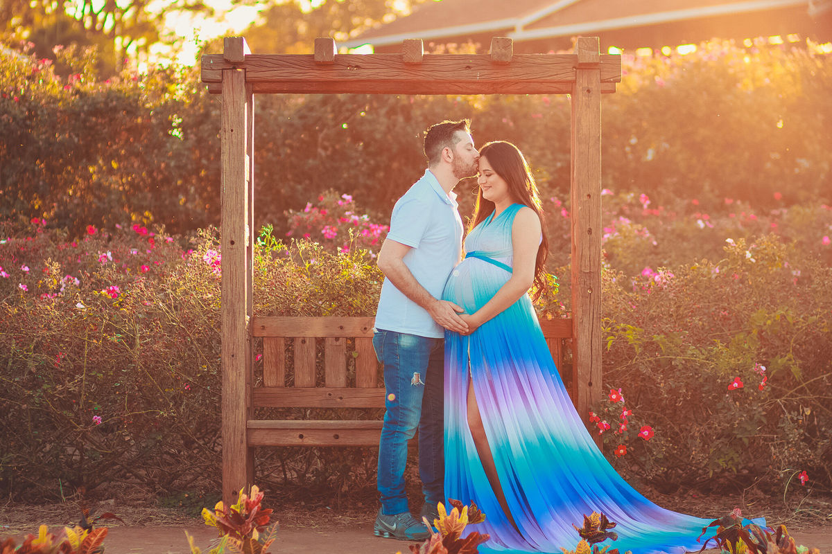 gestante e marido no macena flores  em holambra - sp