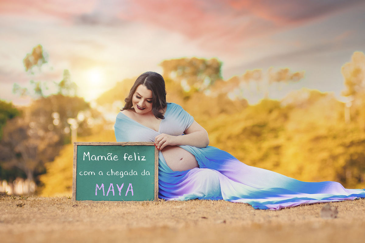 linda gestante com vestido arco iris no parque dos ipes, em santa barbara doeste - sp, fazendo ensaio gestante