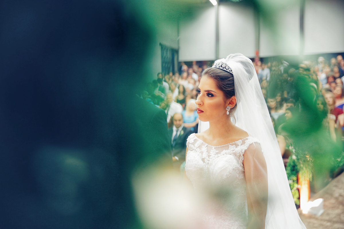 Noiva usando jóia Surama Bittencourt