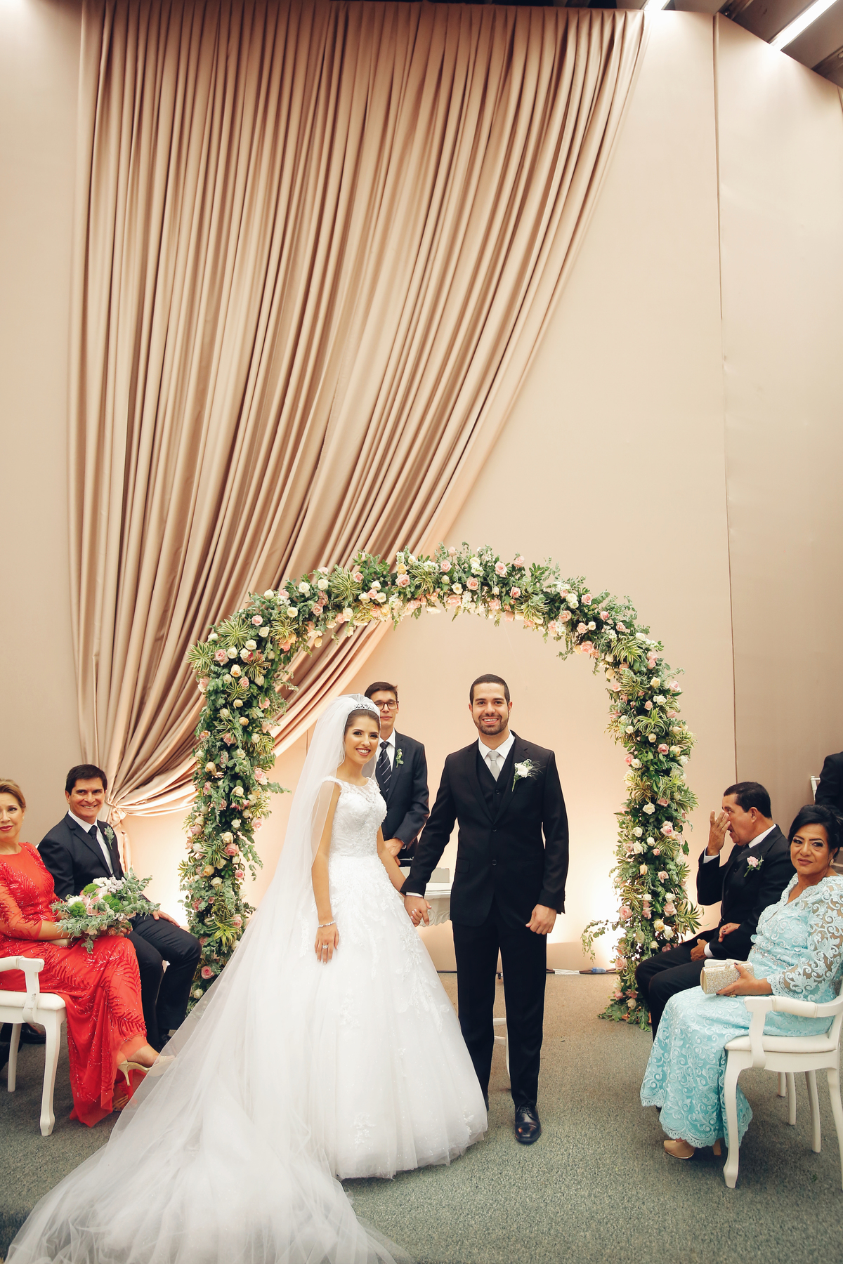 Noiva usando jóia Miguel Alcade