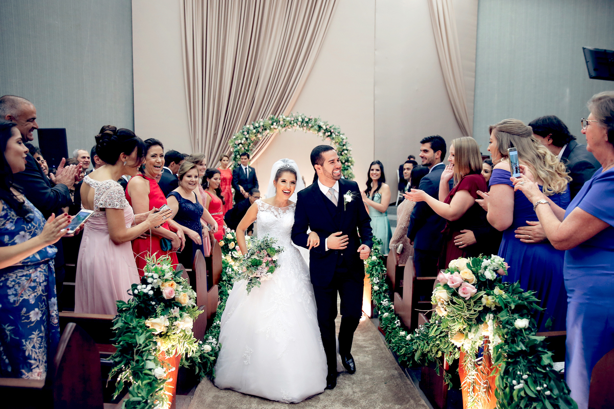 saída dos noivos ao som de Orquestra Obra Prima