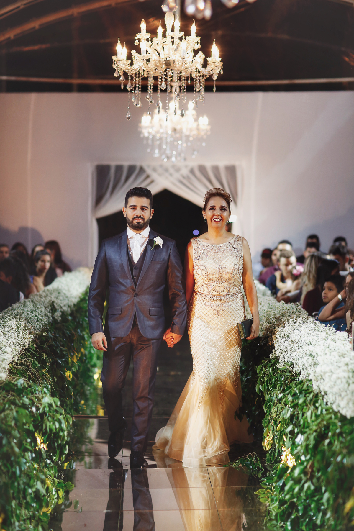 noivo entrando no casamento usando Ricardo Almeida