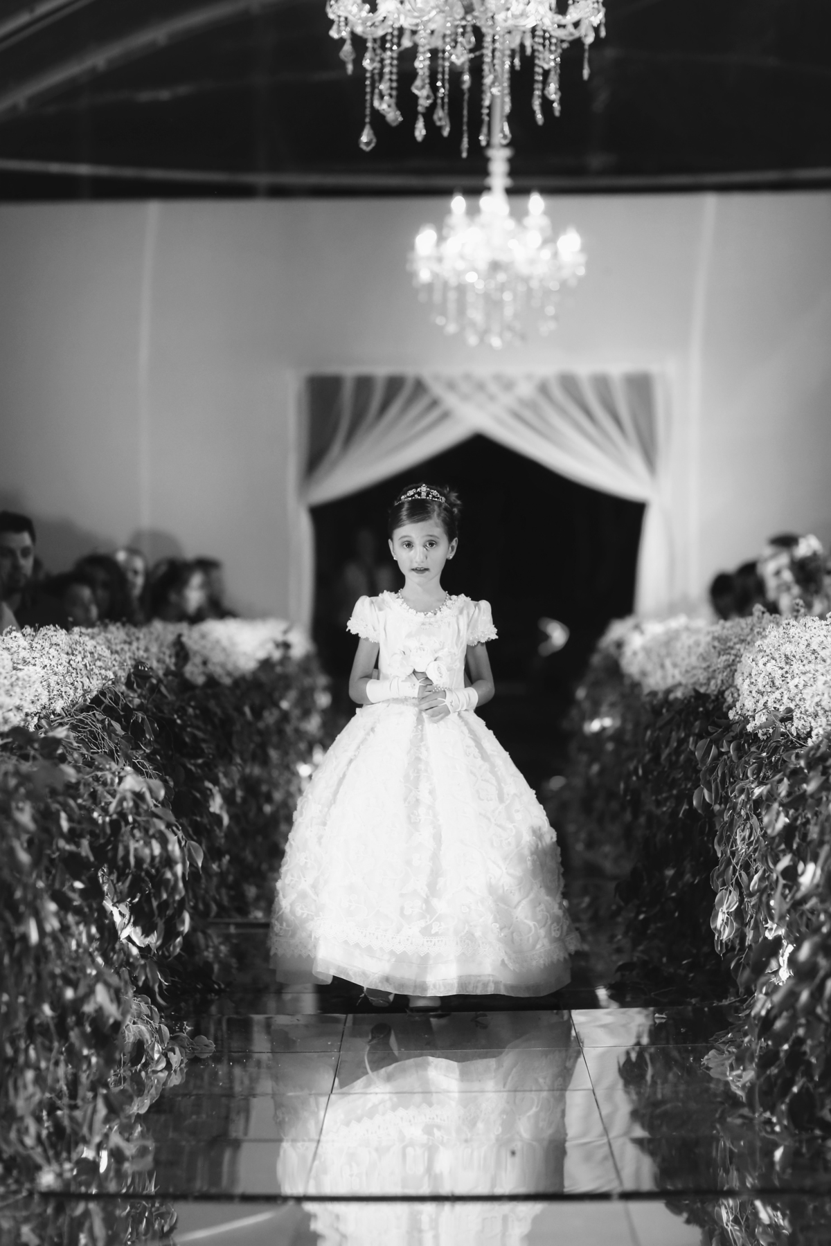 Dama de honra usando vestido Maria Amora Goiânia