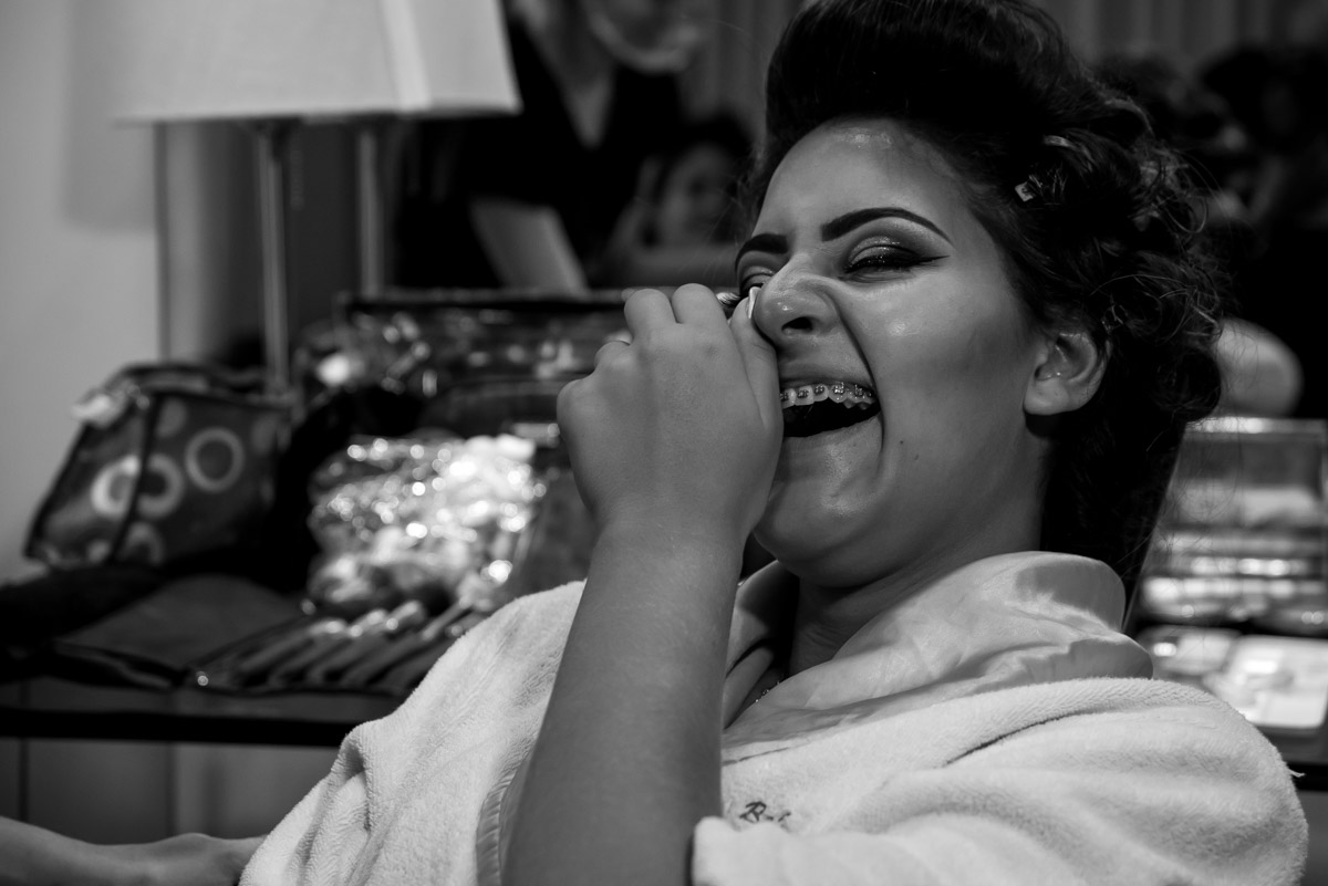 O melhor fotografo do Rio de Janeiro Fabio Doria captura um momento de alegria da debutante em seu making of