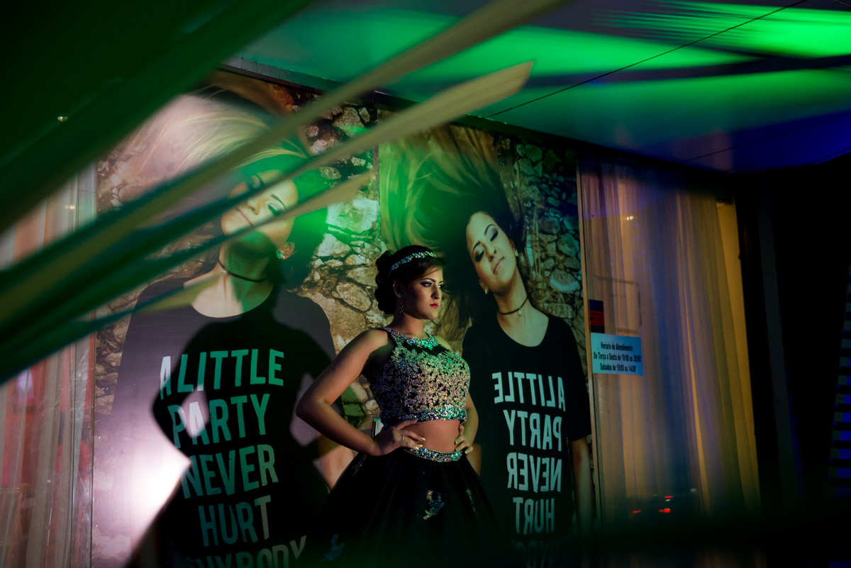 debutante Giulliana modelando para o fotógrafo fabio doria