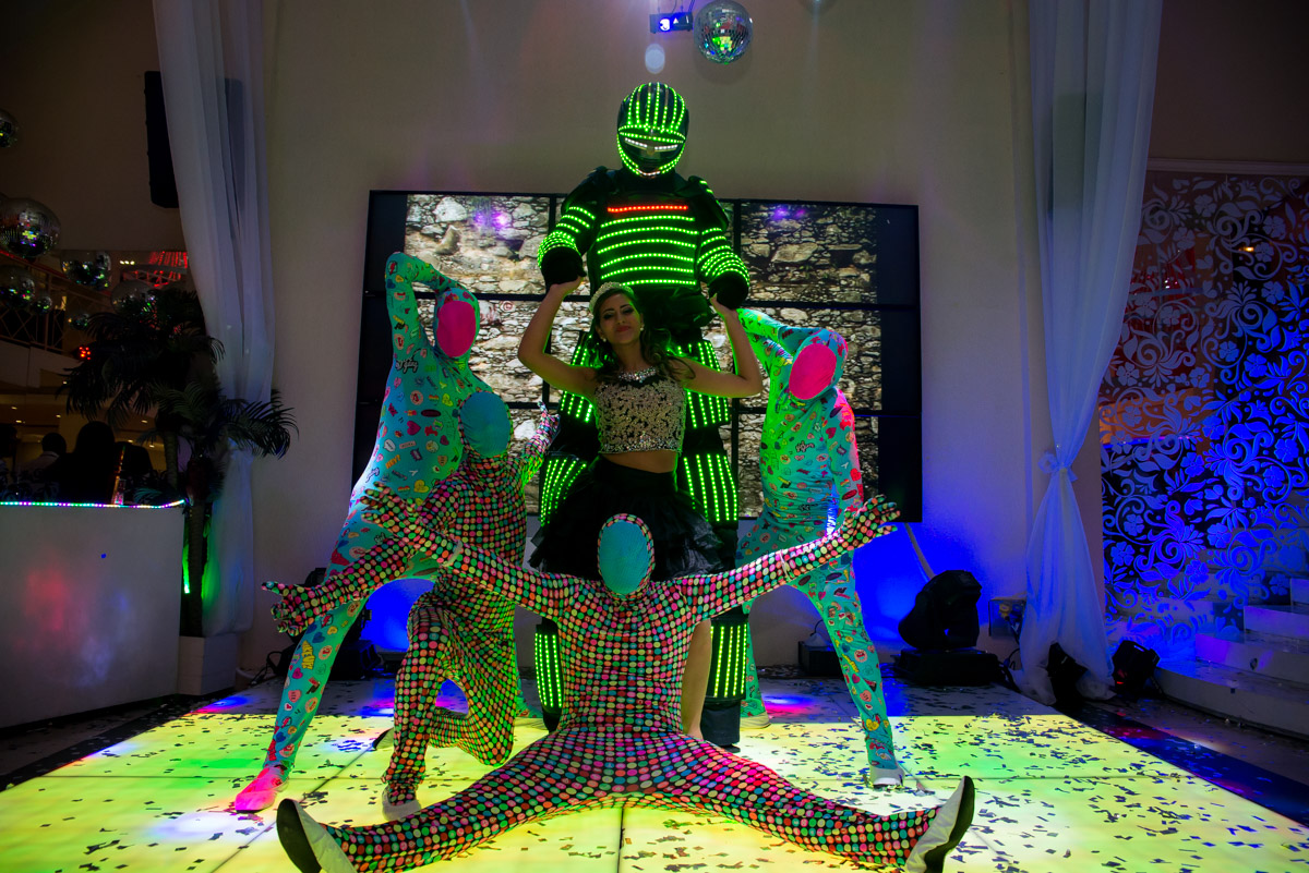 Animadores na pista de dança