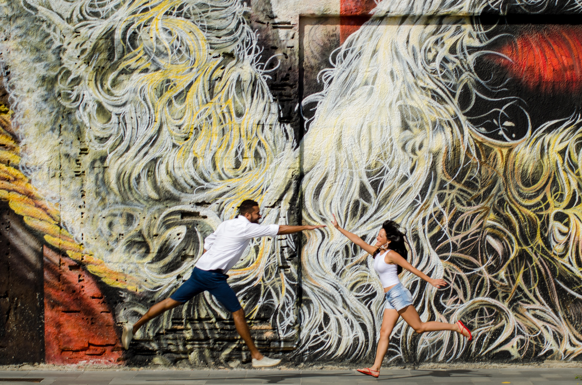 ensaio de casal animado no centro do rio com fabio doria