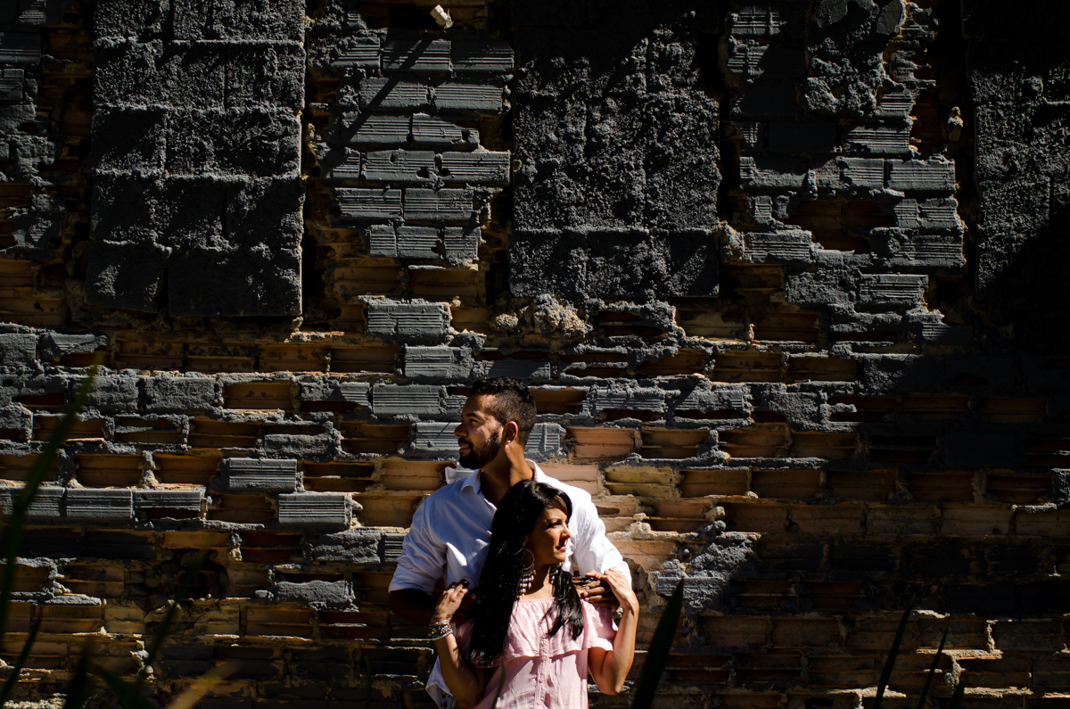 foto nas ruínas do centro para ensaio de casal