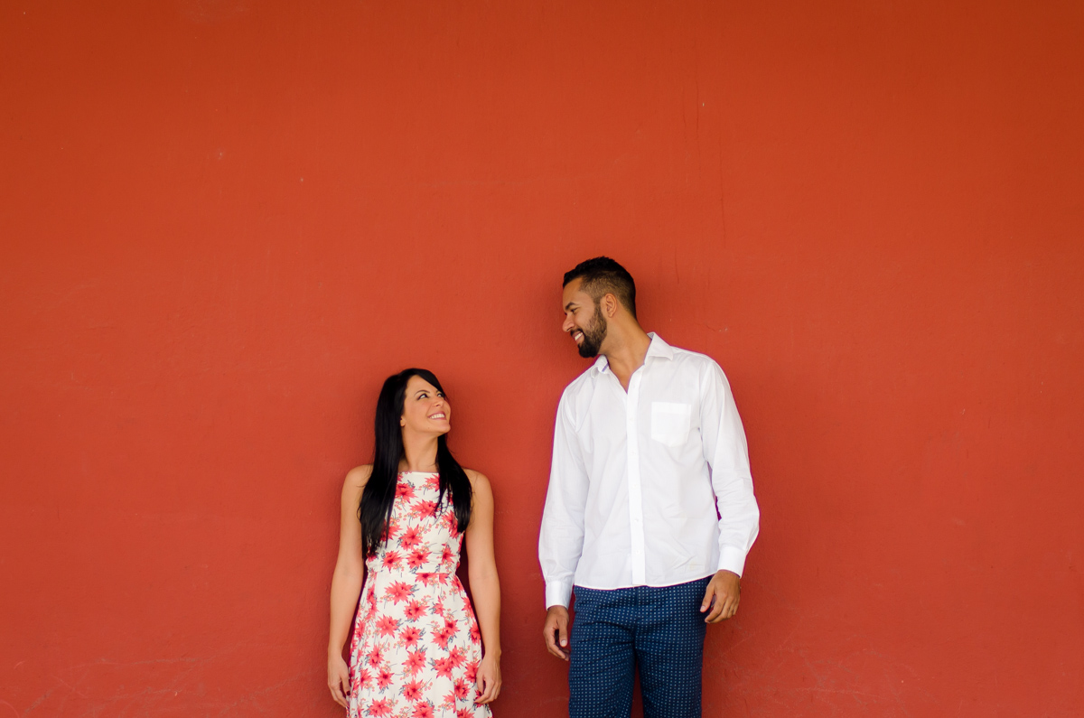 casal apaixonado em pose externa com fabio doria