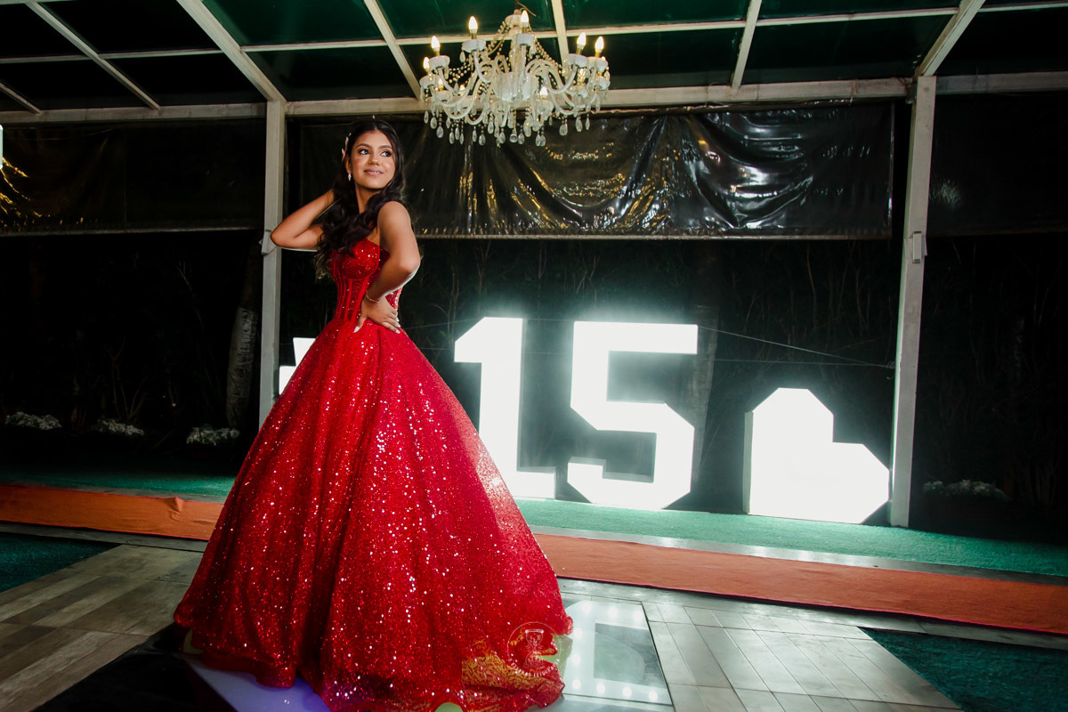 pose aniversário de 15 anos salão Sítio Mil Maravilhas Campo Grande Santíssimo melhor fotógrafo e cinegrafista do Rio de Janeiro Fabio Doria 