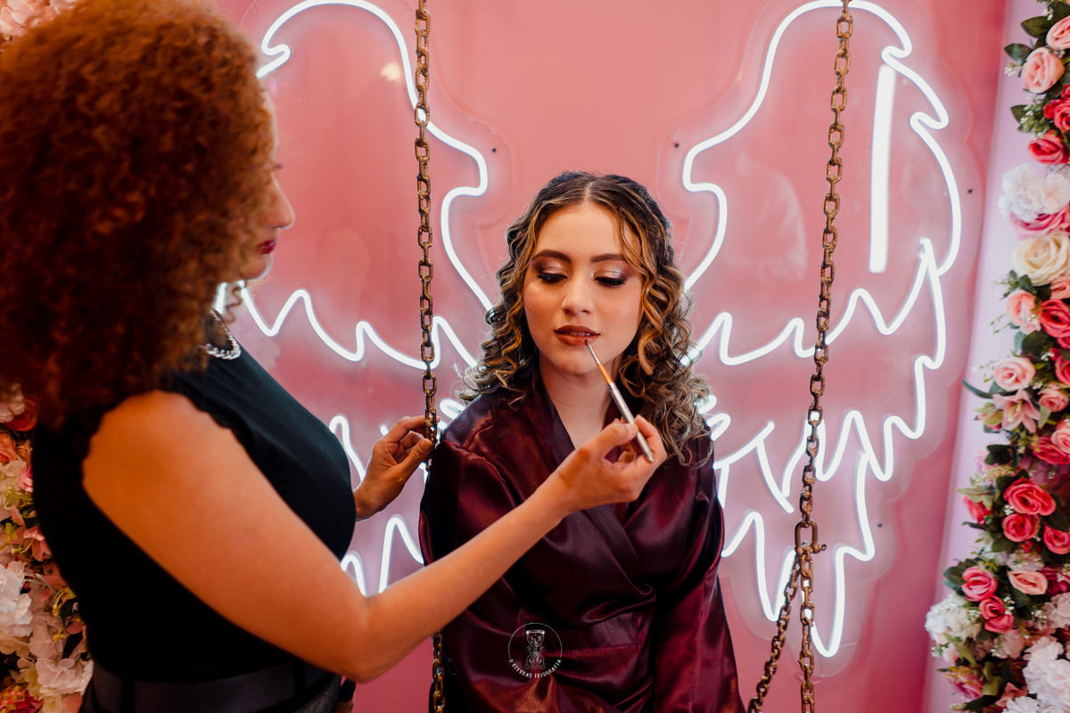 fabio doria melhor fotógrafo de 15 anos, debutantes RJ salão Ballroom Iris making of de 15 anos robe de cetim marsala