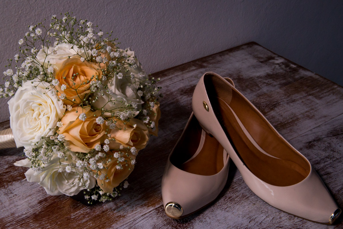 sapato da noiva em paraty em ensaio de making of