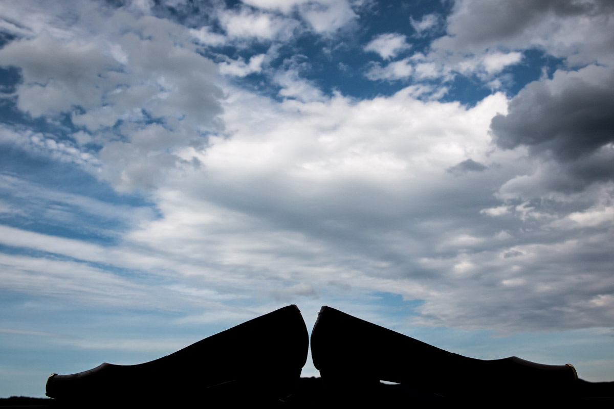 sapato da noiva na sacada da janela em paraty making of