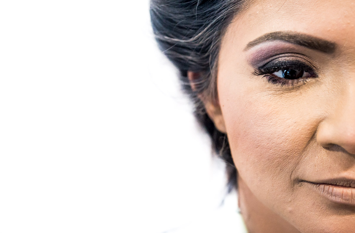 noiva maquiada em ensaio de making of blue tree premium fotos fabio doria