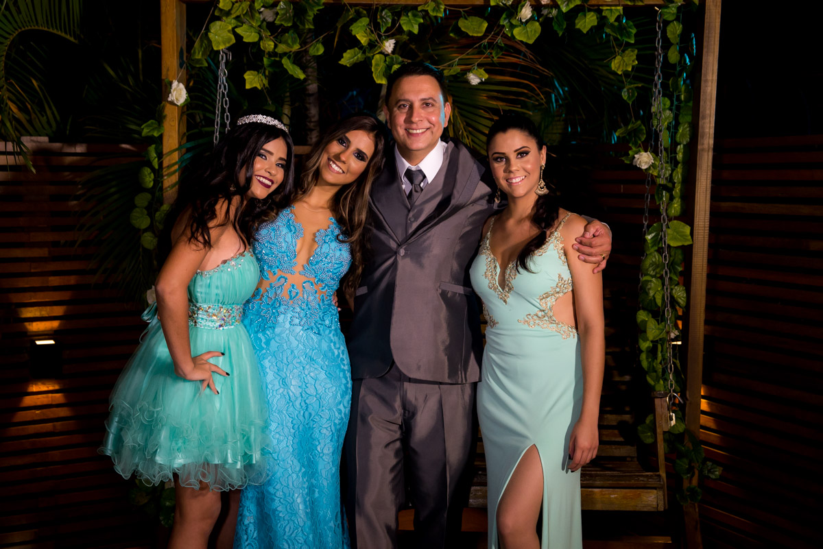 fabio doria fotografo de casamento registra noivo com filhas e enteada em pergolado casa de festas joshua campo grande