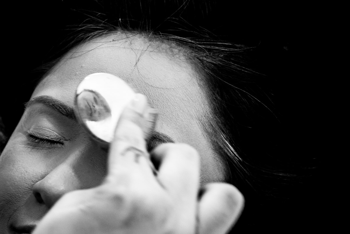 noiva começando a ser maquiada fotografo fabio doria