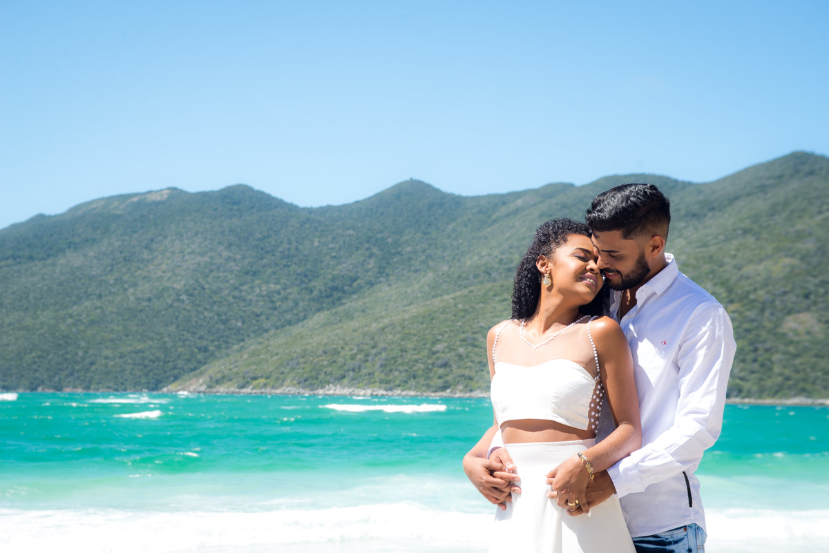ensaio externo de casal em arraial do cabo rj fotografo fabio doria o melhor do rj