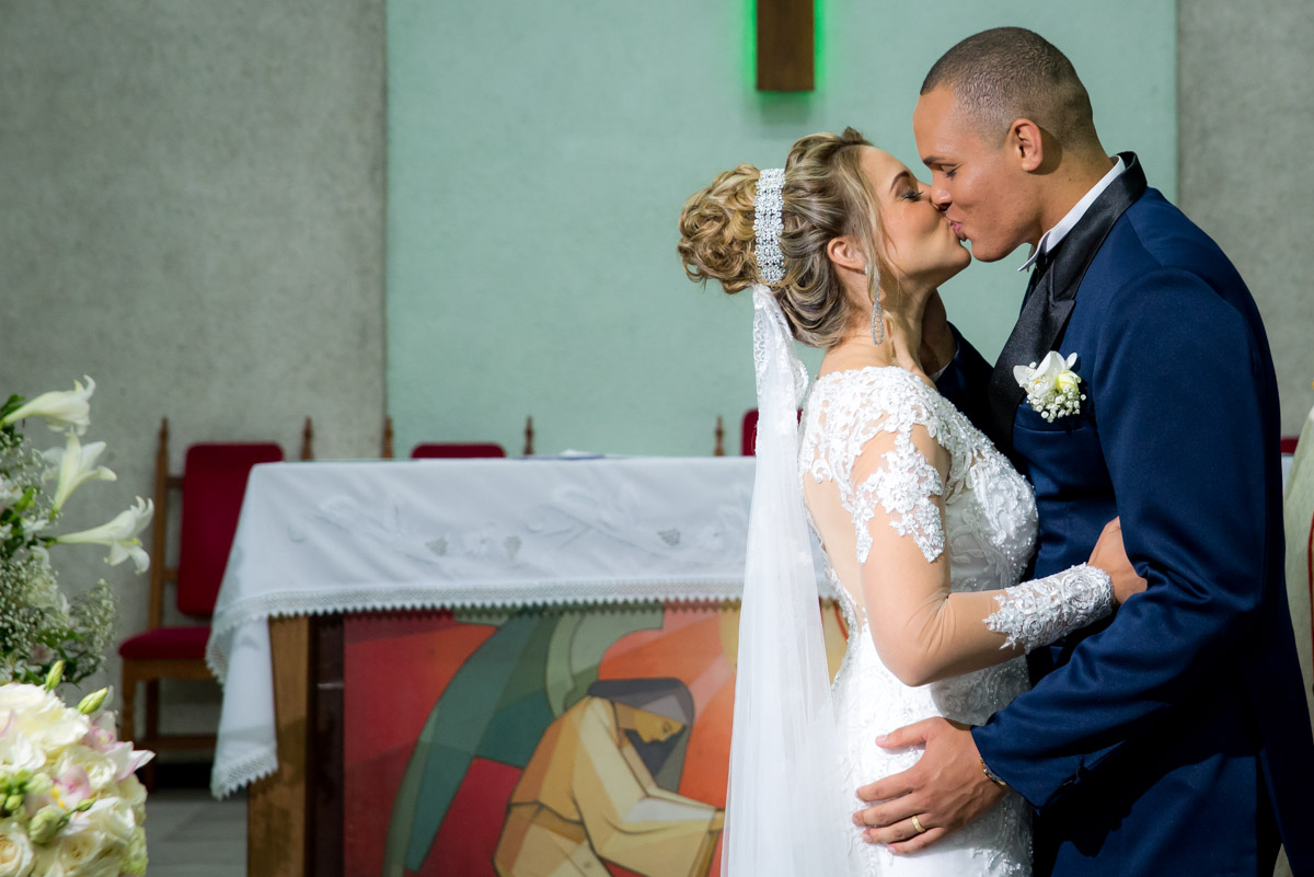noivos se beijando fotografo fabio doria