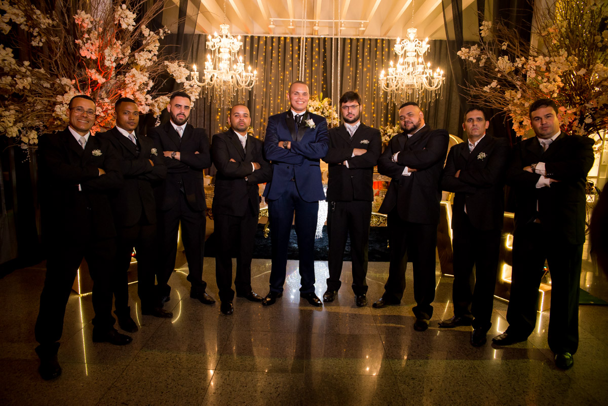 pose do noivo com padrinhos