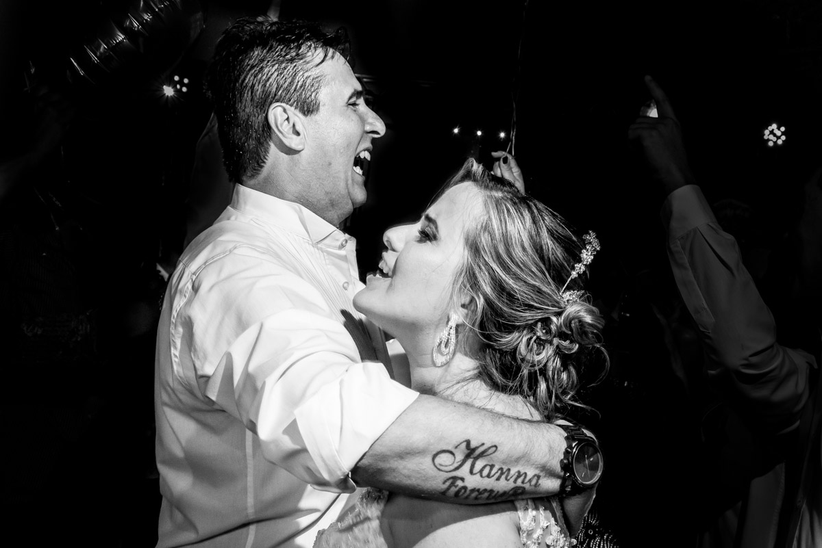 pai dançando com a noiva