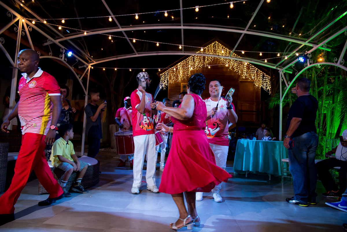 escola de samba para aniversário