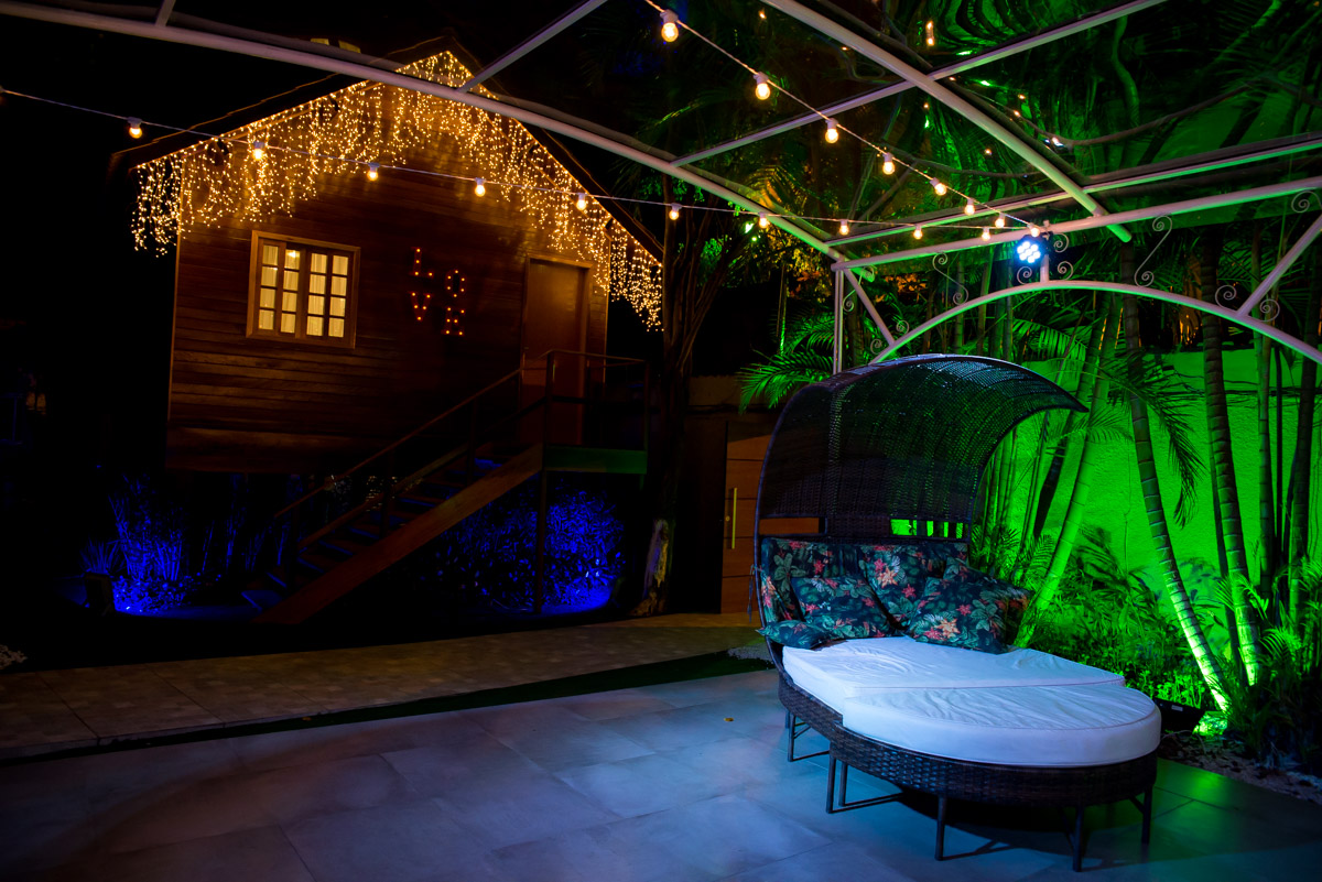 decoração externa do salão com casa de madeira iris em bangu fotografo fabio doria