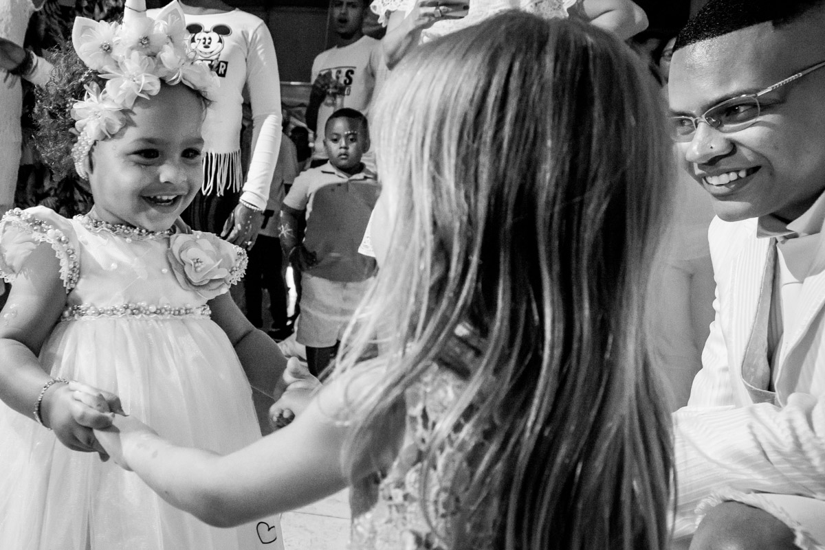 filhas do mc duduzinho na festa