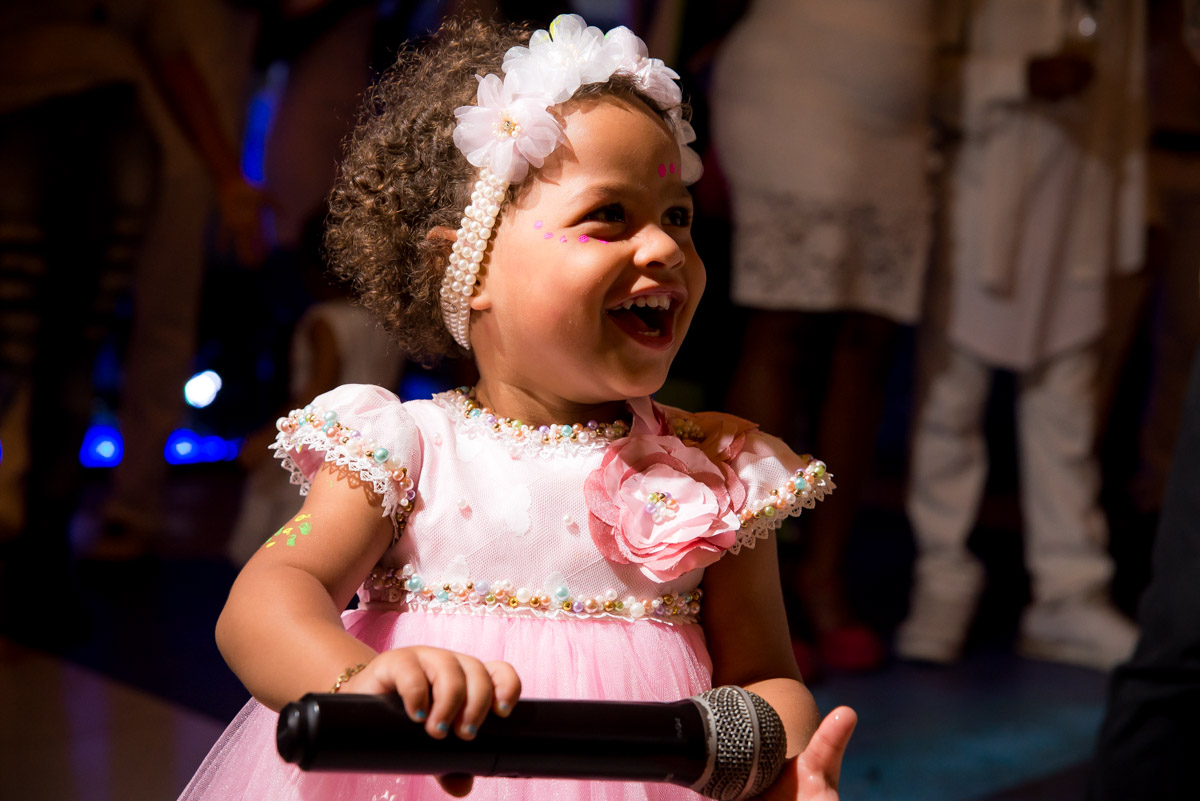 filha caçula do mc duduzinho cantando