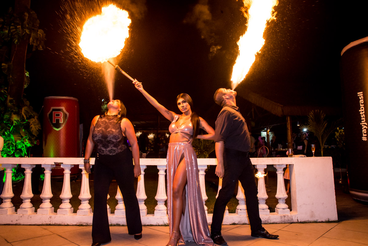malabares com fogo na festa da mc pocahontas fotografo fabio doria o melhor do rj