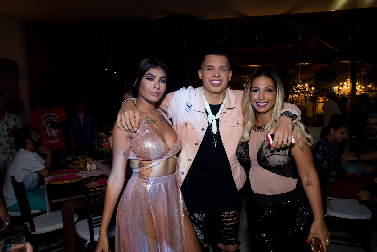 mc valesca com filho e mc pocahontas