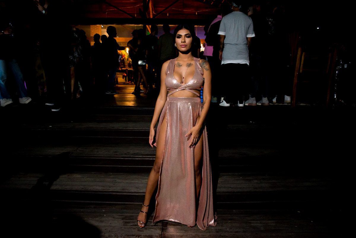 vestido longo e sensual salmão mc pocahontas fotografo fabio doria