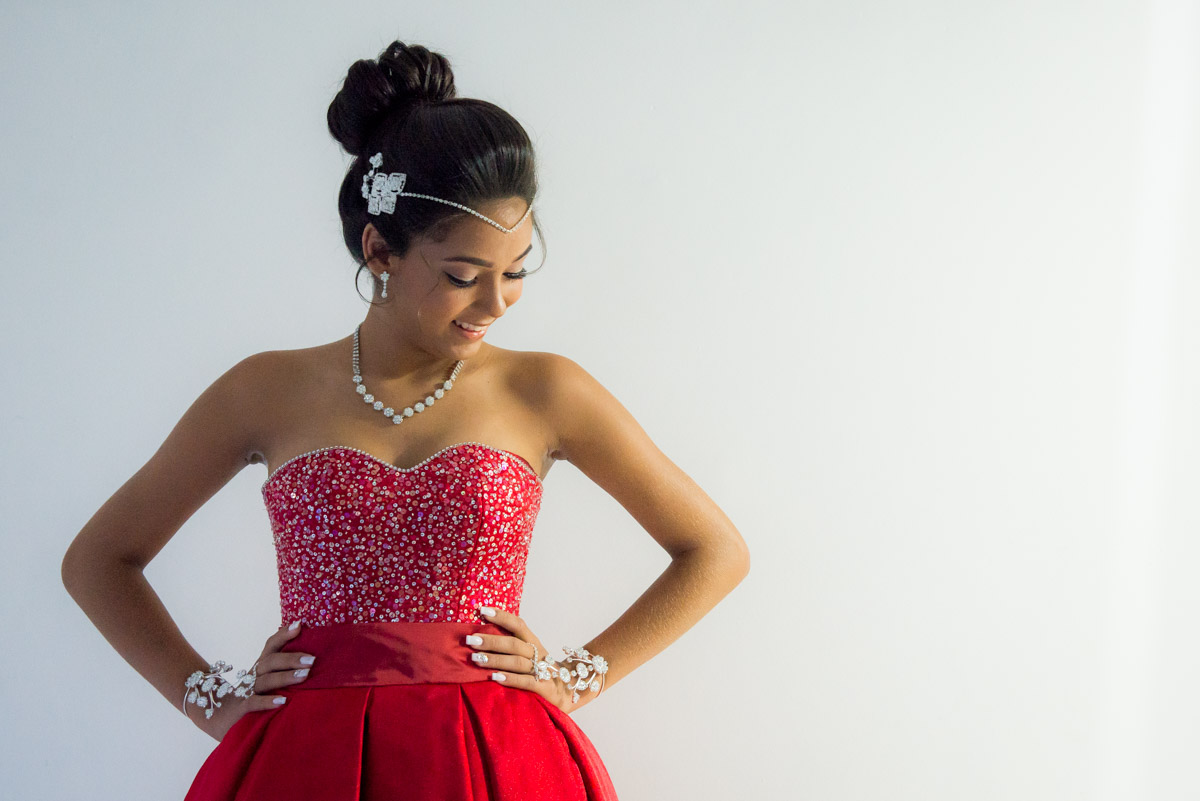 debutante com vestido vermelho