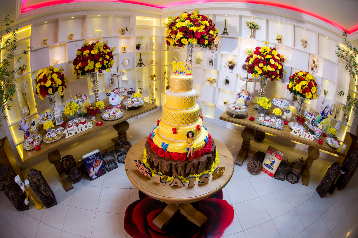 festa personalizada a bela e a fera para 15 anos