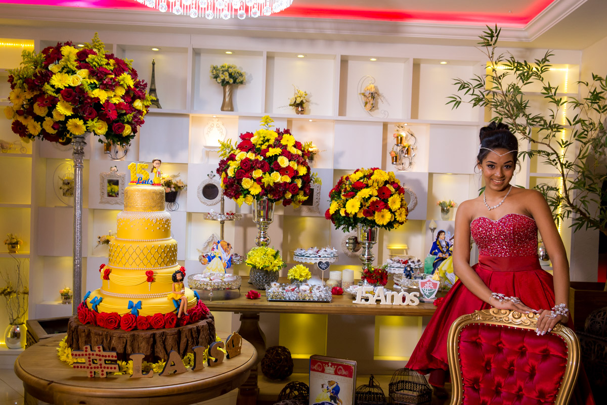 pose para debutante na mesa do bolo