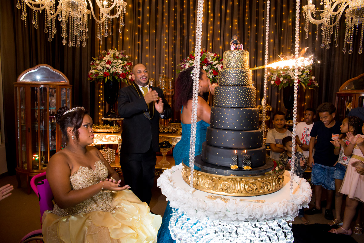 vestido dourado para debutante