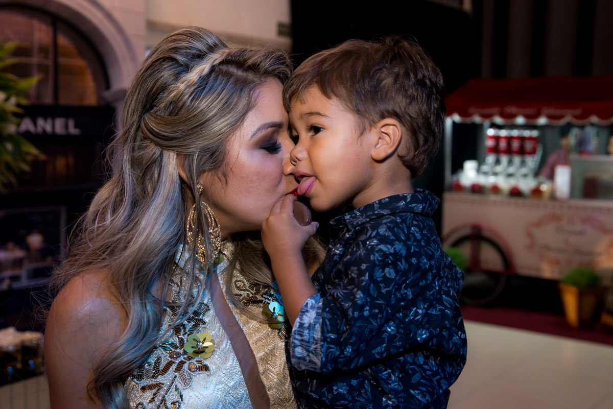 mãe e filho na festa de 30 anos 