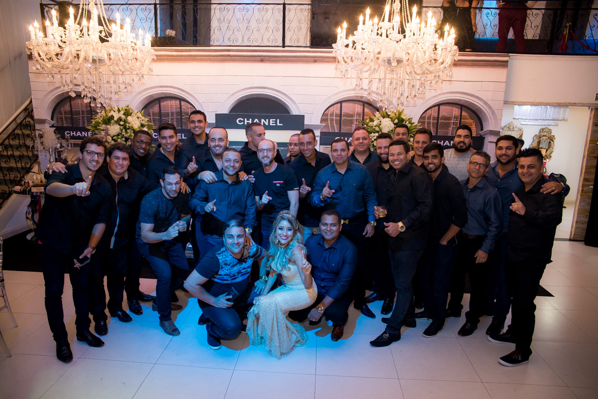 festa de 30 anos aniversariante com convidados fotografo fabio doria 