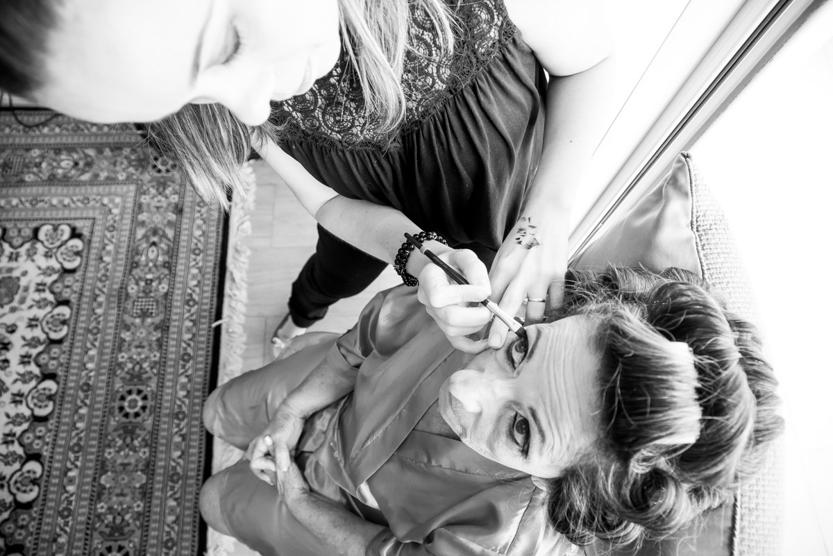 mãe da noiva em ensaio de making of fotógrafo fabio doria 