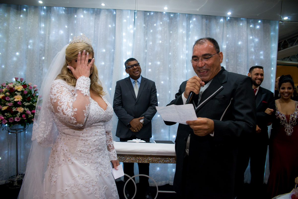 noivo fazendo homenagem a noiva fotógrafo fabio doria 