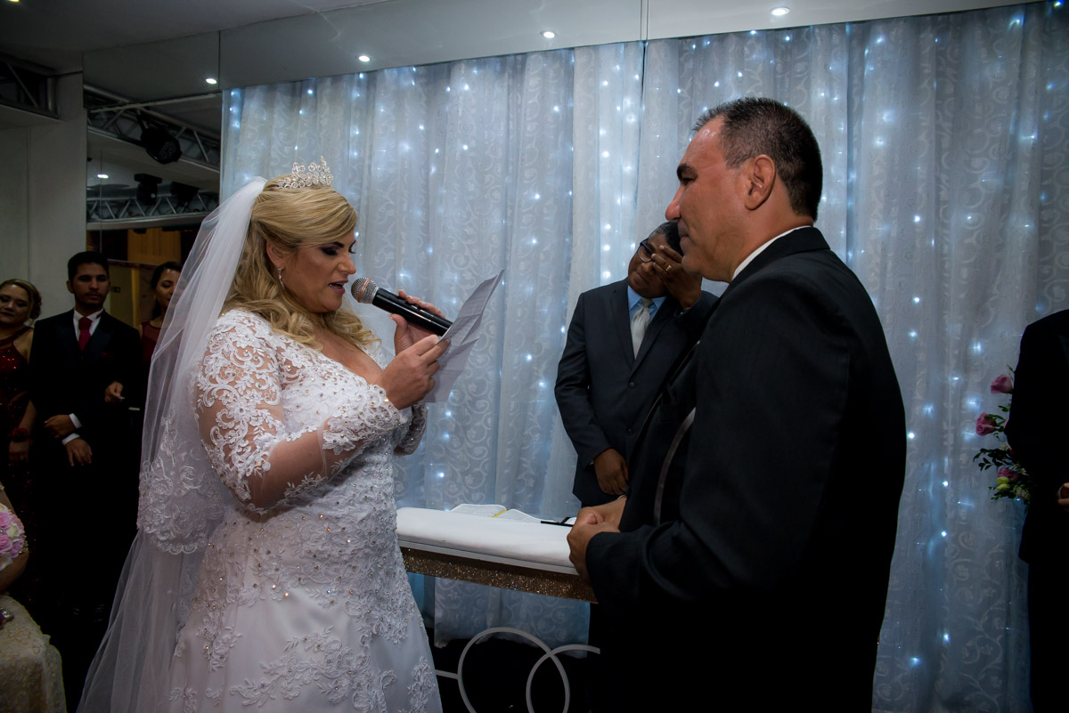 noiva fazendo homenagem ao noivo fotógrafo fabio doria 